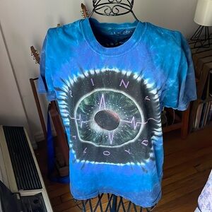 Vintage Pink Floyd tee! In excellent condition.